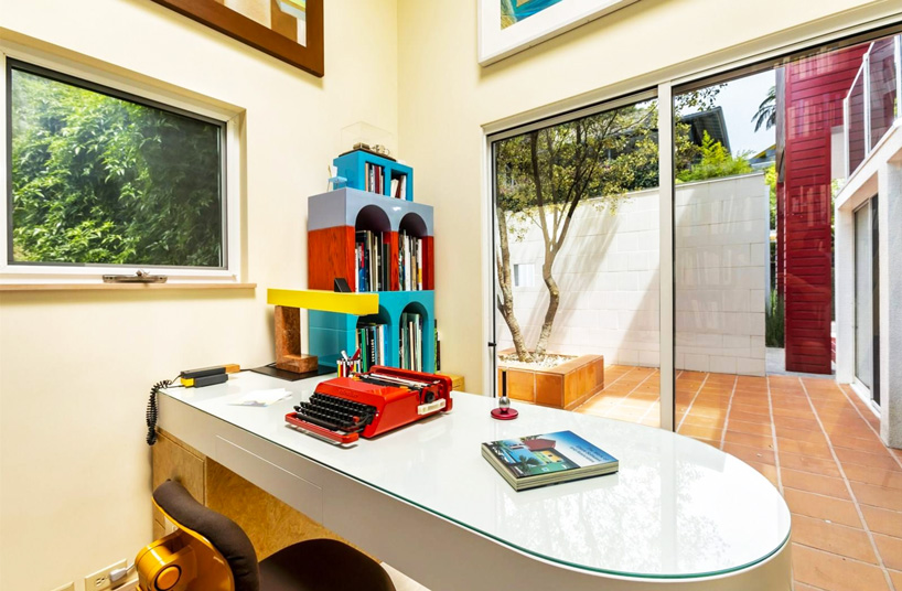 ettore sottsass-designed maui retreat is memphis through and through casa olabeunaga