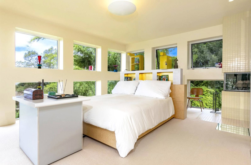 ettore sottsass-designed maui retreat is memphis through and through casa olabeunaga