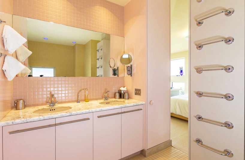 ettore sottsass-designed maui retreat is memphis through and through casa olabeunaga