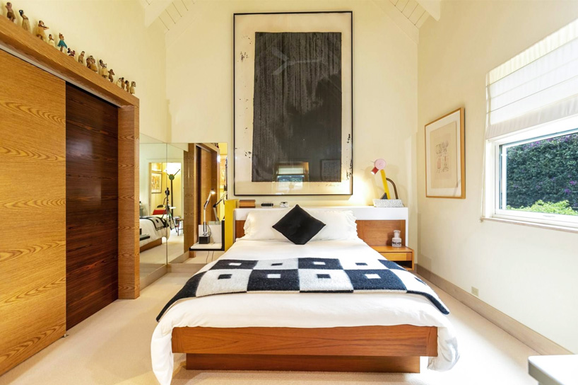 ettore sottsass-designed maui retreat is memphis through and through casa olabeunaga