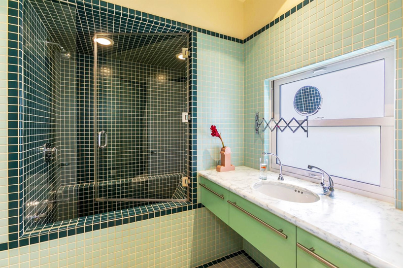 ettore sottsass-designed maui retreat is memphis through and through casa olabeunaga