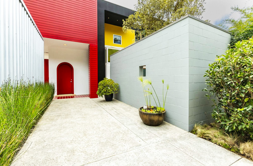 ettore sottsass-designed maui retreat is memphis through and through casa olabeunaga