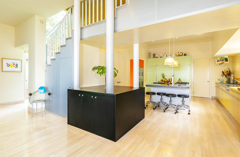 ettore sottsass-designed maui retreat is memphis through and through casa olabeunaga