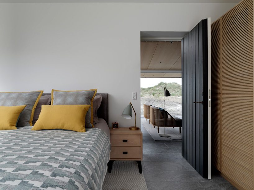 knud holscher builds residence in the danish island of fanø with interiors by staffan tollgård - 11