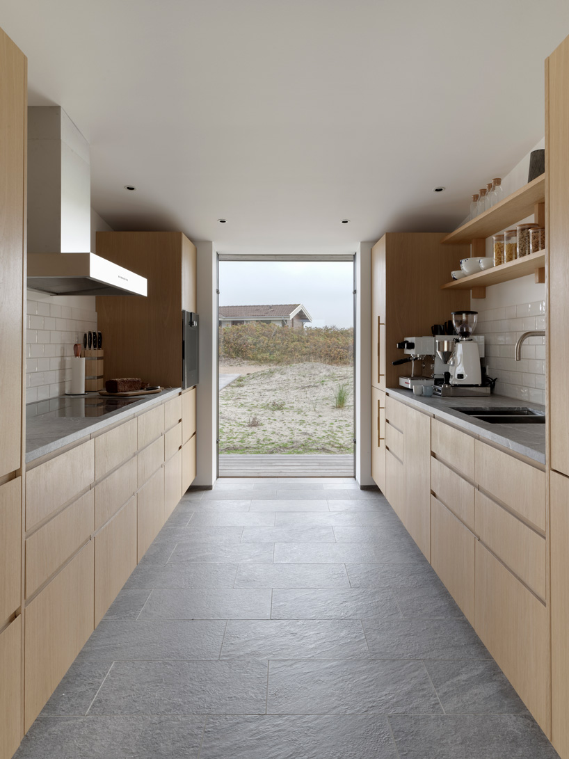 knud holscher builds residence in the danish island of fanø with interiors by staffan tollgård - 10
