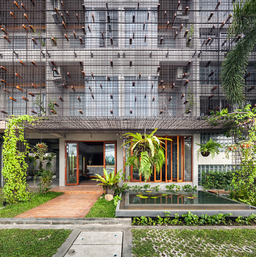 junsekino adds transparent façade to LaeKhon NonBai hotel in thailand designboom
