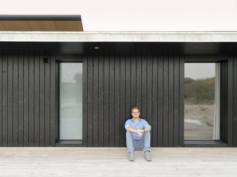 knud holscher builds residence in the danish island of fanø with interiors by staffan tollgård - 1