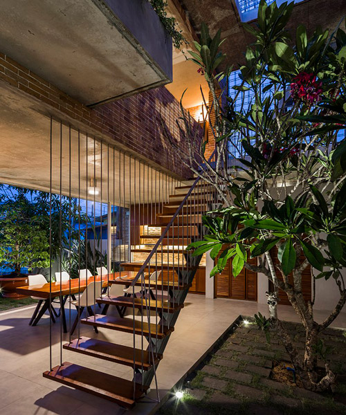 studio happ designs  house  with internal garden to combat 