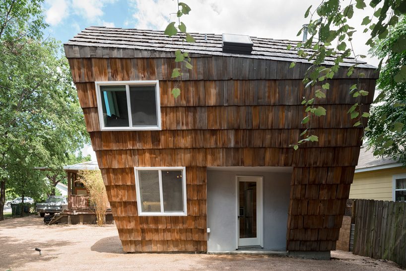studio 512 clads the angled walls of this texas guesthouse in reclaimed cedar shakes - 1