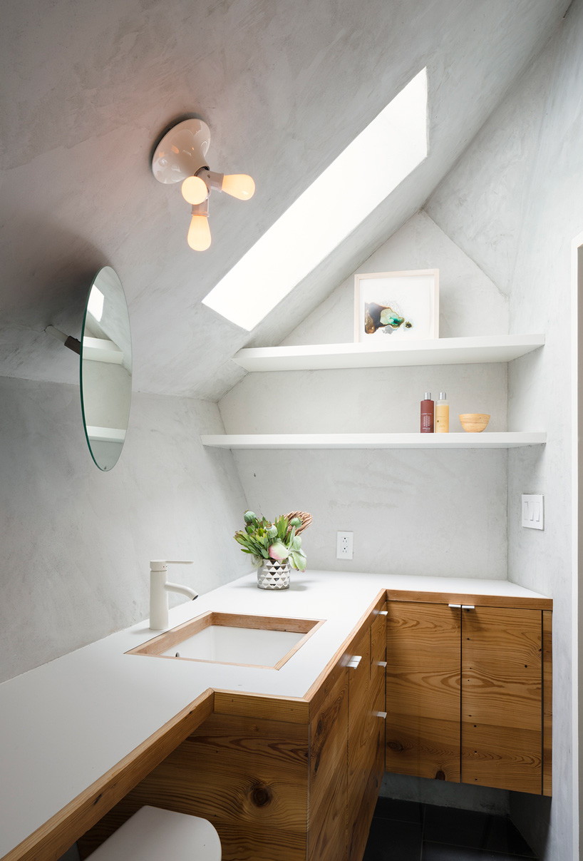 studio 512 clads the angled walls of this texas guesthouse in reclaimed cedar shakes - 10