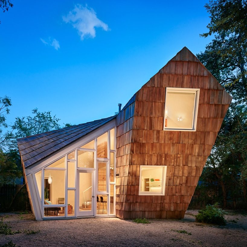 studio 512 clads the angled walls of this texas guesthouse in reclaimed cedar shakes - 12