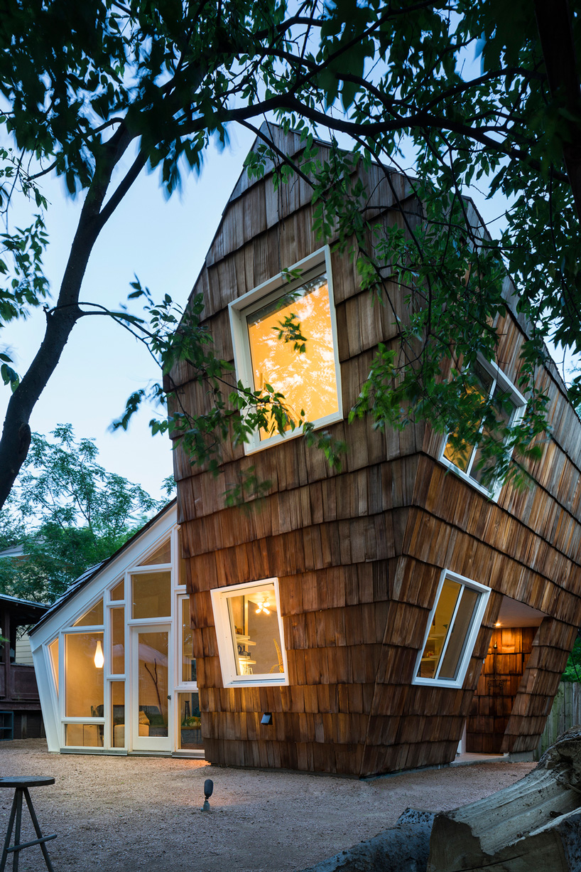 studio 512 clads the angled walls of this texas guesthouse in reclaimed cedar shakes - 2
