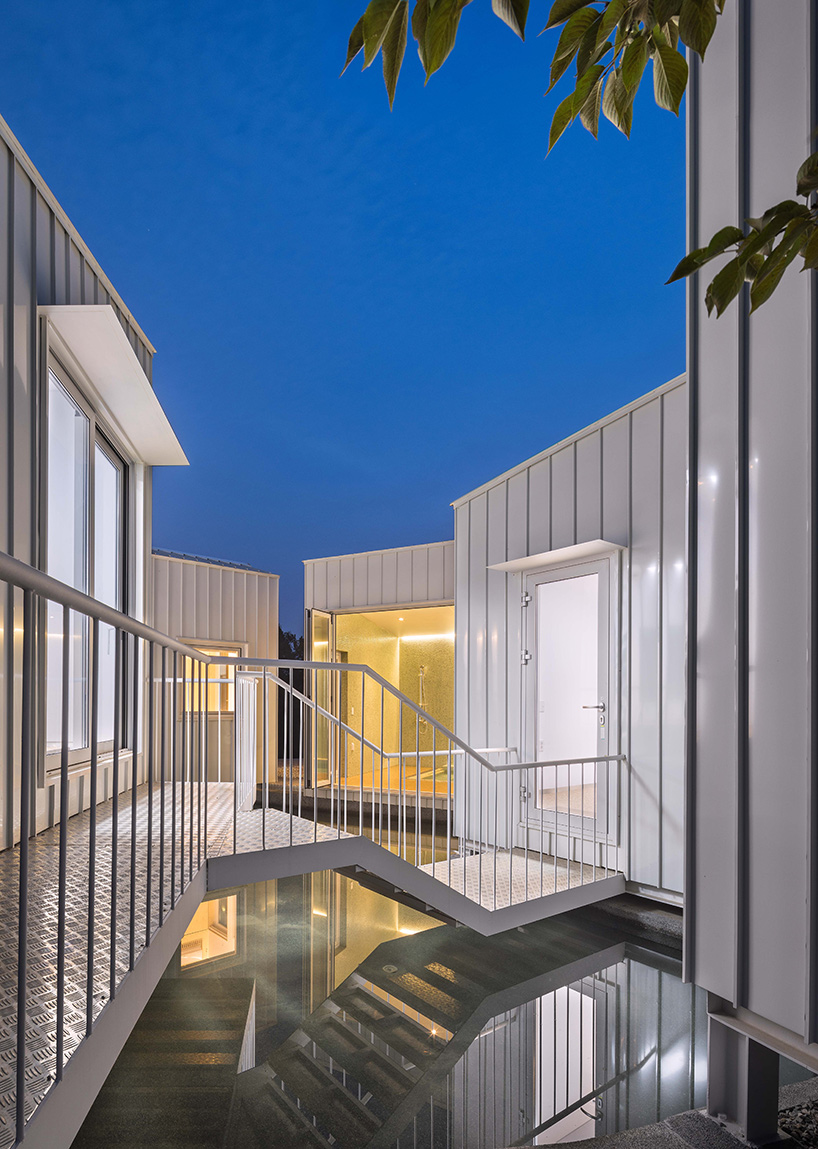 younghan chung floating cubes