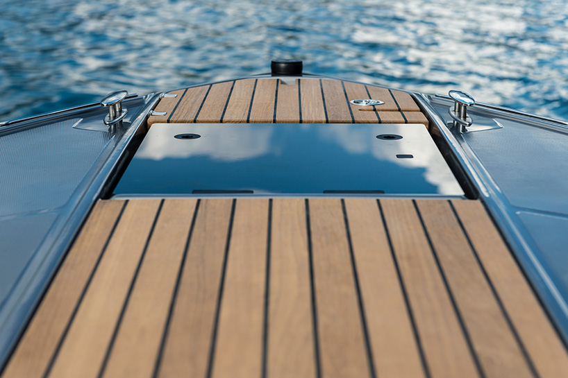 cranchi E26 classic modernizes yachting lifestyle of 1950s italy - 5