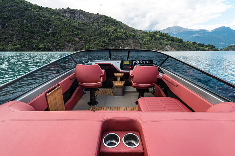 cranchi E26 classic modernizes yachting lifestyle of 1950s italy - 3