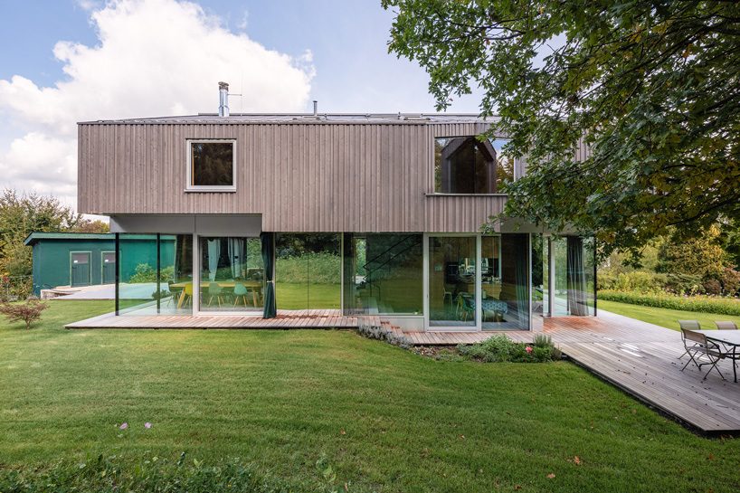  HHF architects' house H floats above the terrain using glass and reflective materials