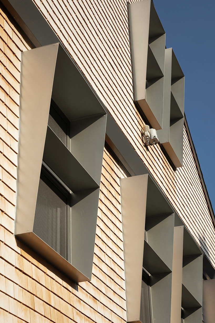 the structure uses nearly zero energy for heating and cooling, zero electric lighting during the day, it operates 100 percent on natural ventilation, and produces zero carbon emissions designboom