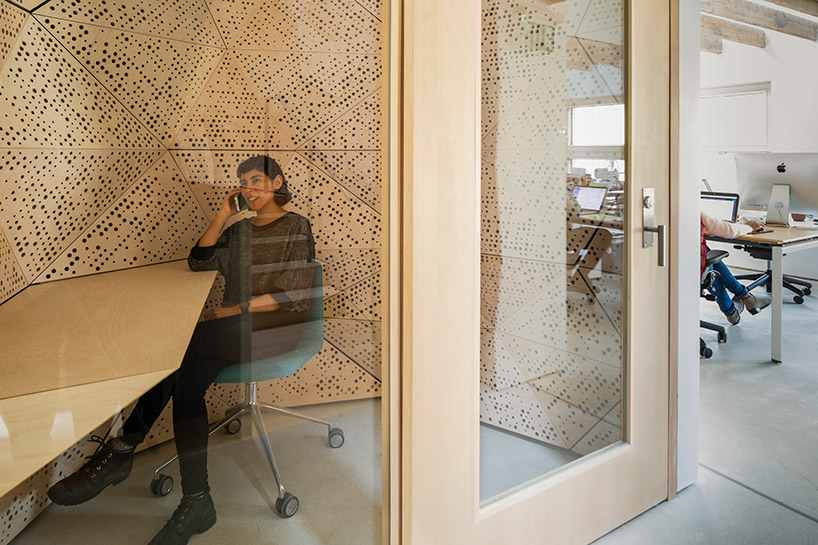 the structure uses nearly zero energy for heating and cooling, zero electric lighting during the day, it operates 100 percent on natural ventilation, and produces zero carbon emissions designboom