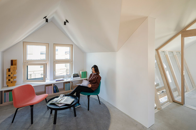 the structure uses nearly zero energy for heating and cooling, zero electric lighting during the day, it operates 100 percent on natural ventilation, and produces zero carbon emissions designboom