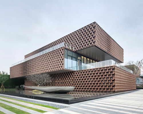 NAN covers a sales center in wenzhou with a geometrical aluminum pattern