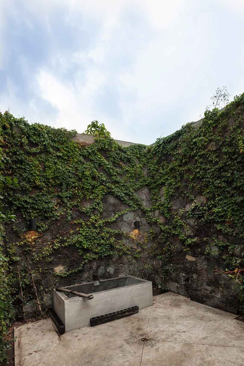 cadaval sola morales lounge MA