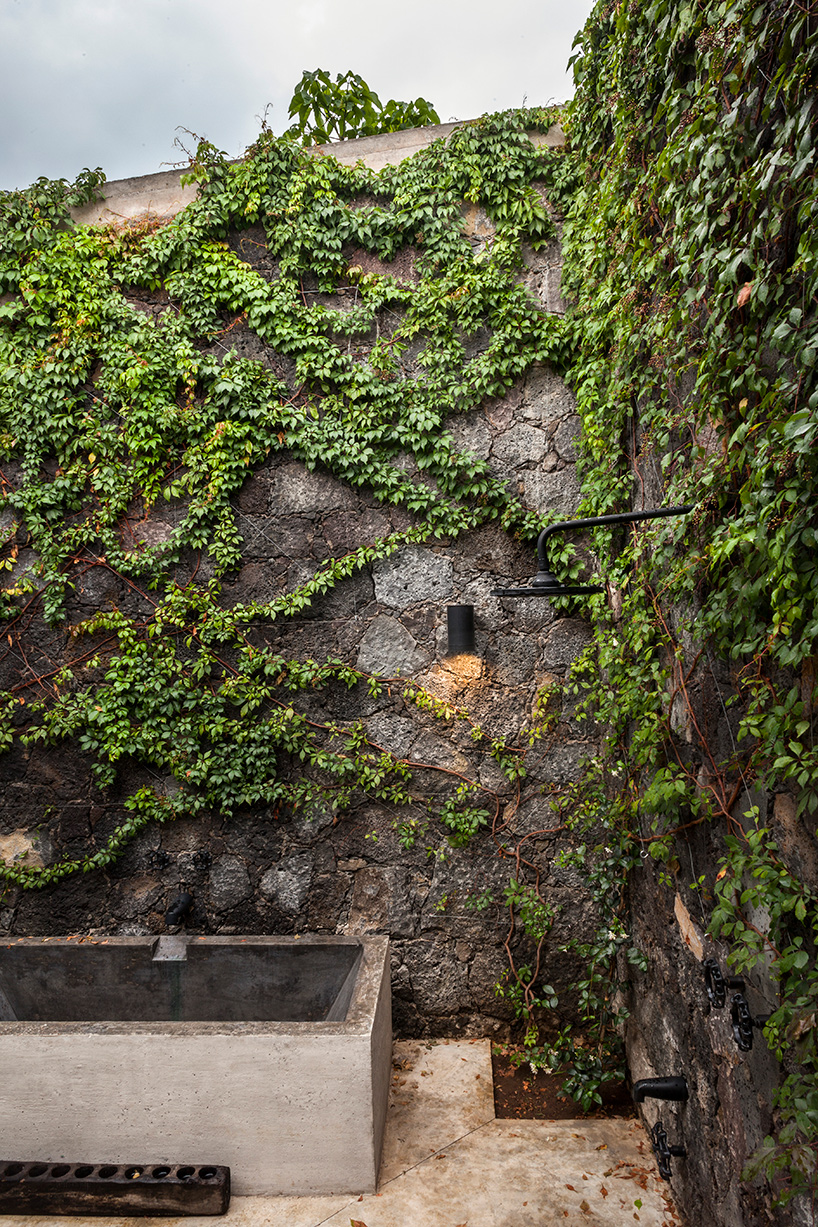 cadaval sola morales lounge MA