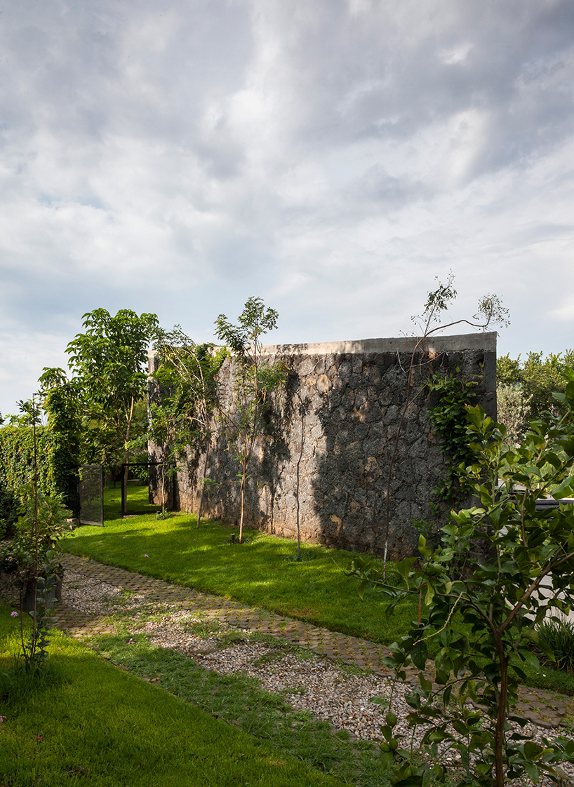 cadaval sola morales lounge MA