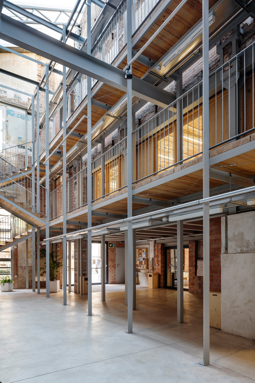 harquitectes lleialtat santsenca civic center