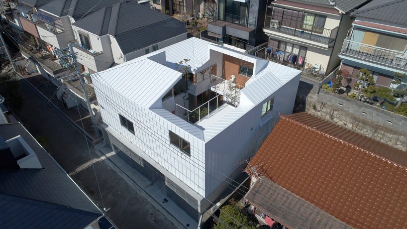 tomohiro hata blurs boundaries between interiors and courtyard of the loop terrace house