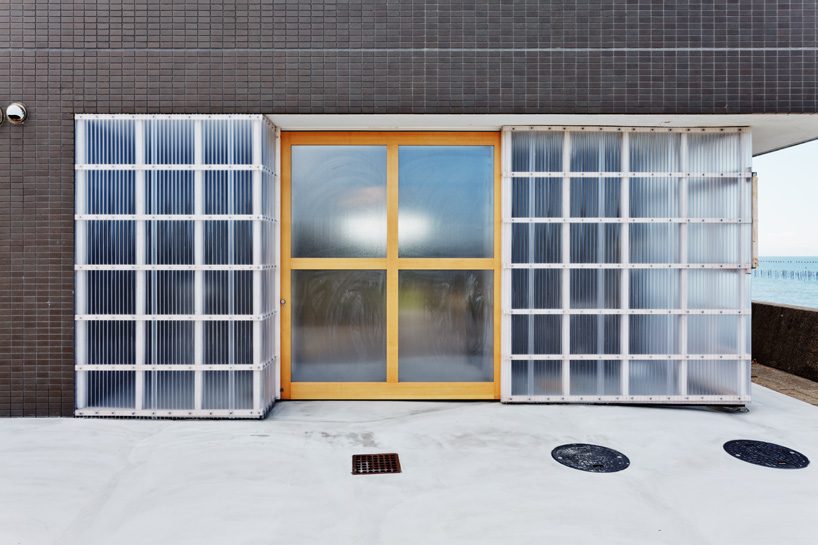  nanometer architecture wraps japanese seaside villa in corrugated polycarbonate panels