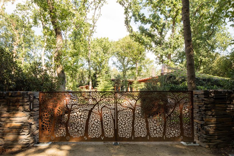 natrufied embeds cantilevered roof villa within the wooded surroundings of bergen