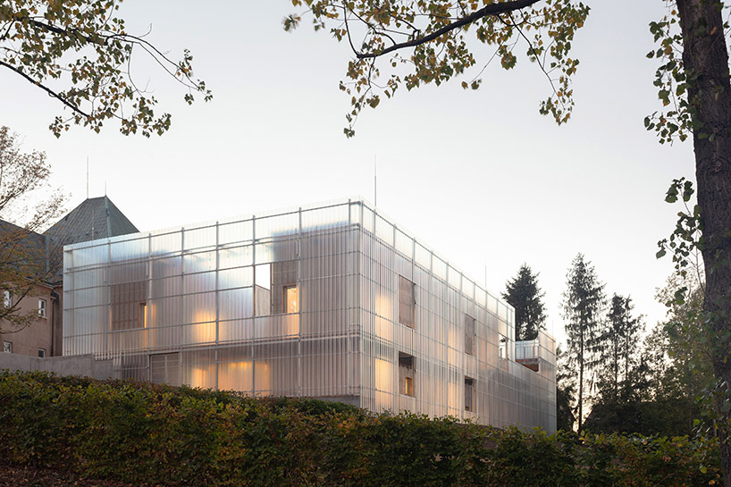 petr stolín builds transparent kindergarten of glass fiber in the czech republic - 8