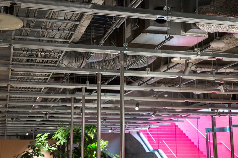 schemata puts up movable furniture systems for HAY's temporary store in tokyo