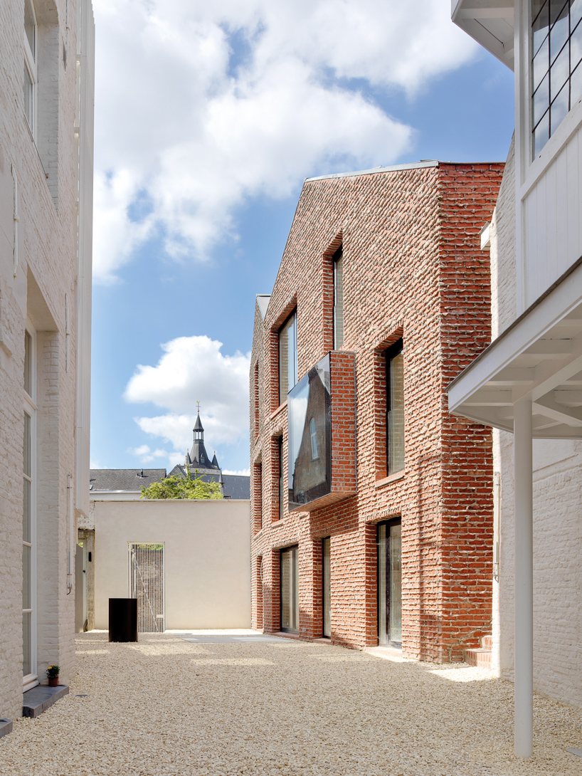 dmvA site apostolinnen