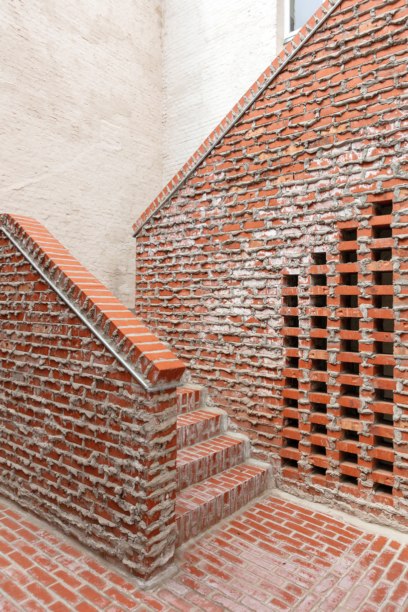 dmvA site apostolinnen