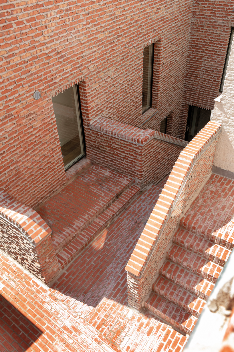 dmvA site apostolinnen