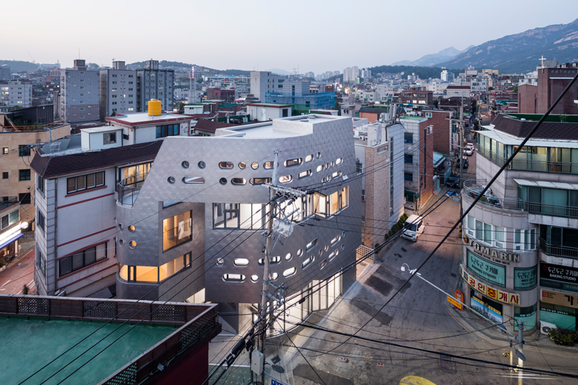 moon hoon integrates morse code on the facade of 'morse_d curve' moon hoon integrates morse code on the facade of 'morse_d curve'