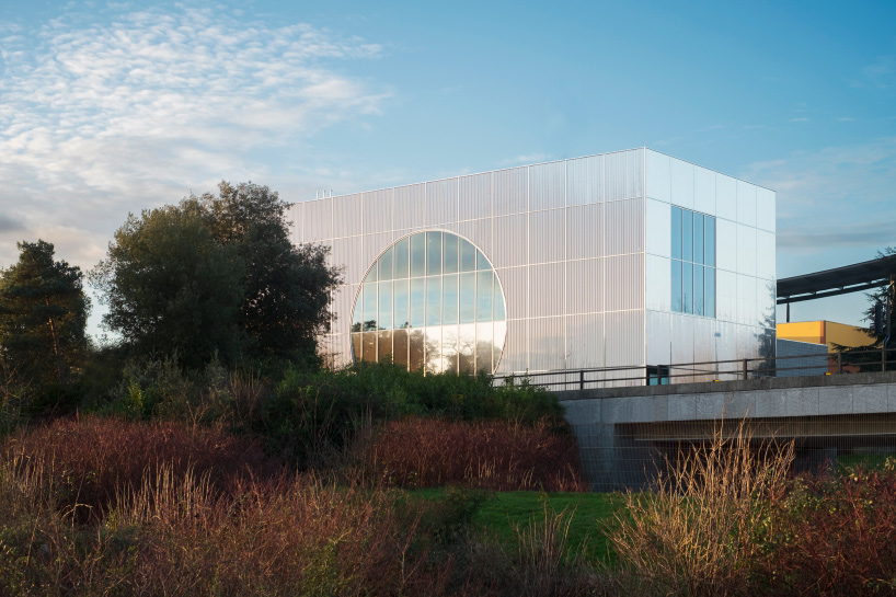6a architects extends MK gallery with corrugated stainless steel box - 9
