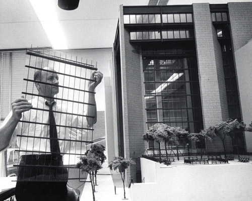 pritzker prize-winning architect kevin roche dies aged 96
