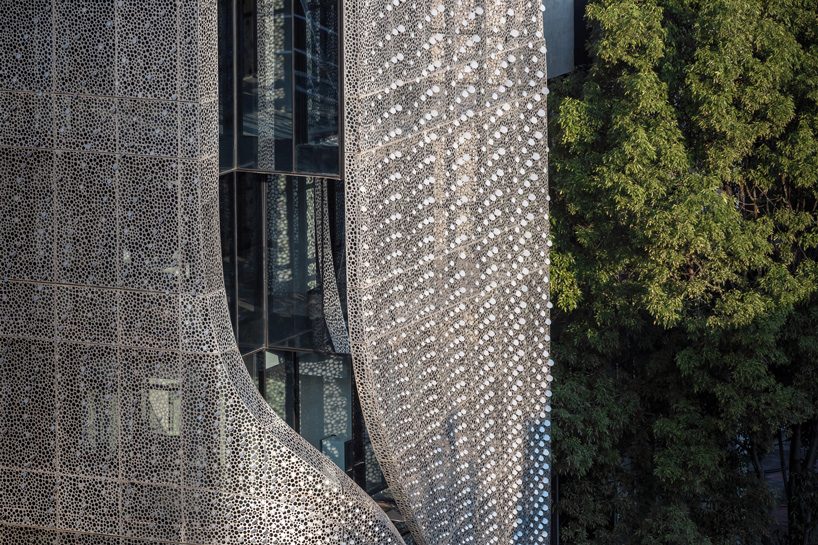 belzberg architects clads mexican office building in perforated carbon-steel façade
