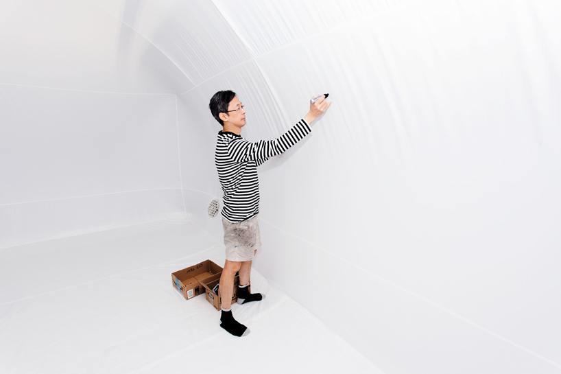 oscar oiwa black light