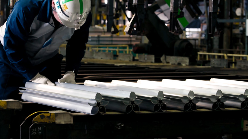 tokyujin yoshioka designs 'cherry blossom' olympic torch for tokyo 2020