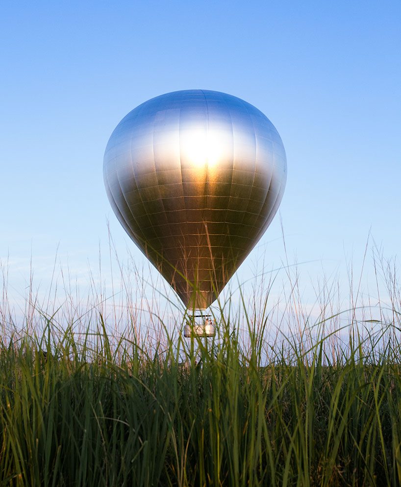doug aitken sends mirror-surfaced hot air balloon across