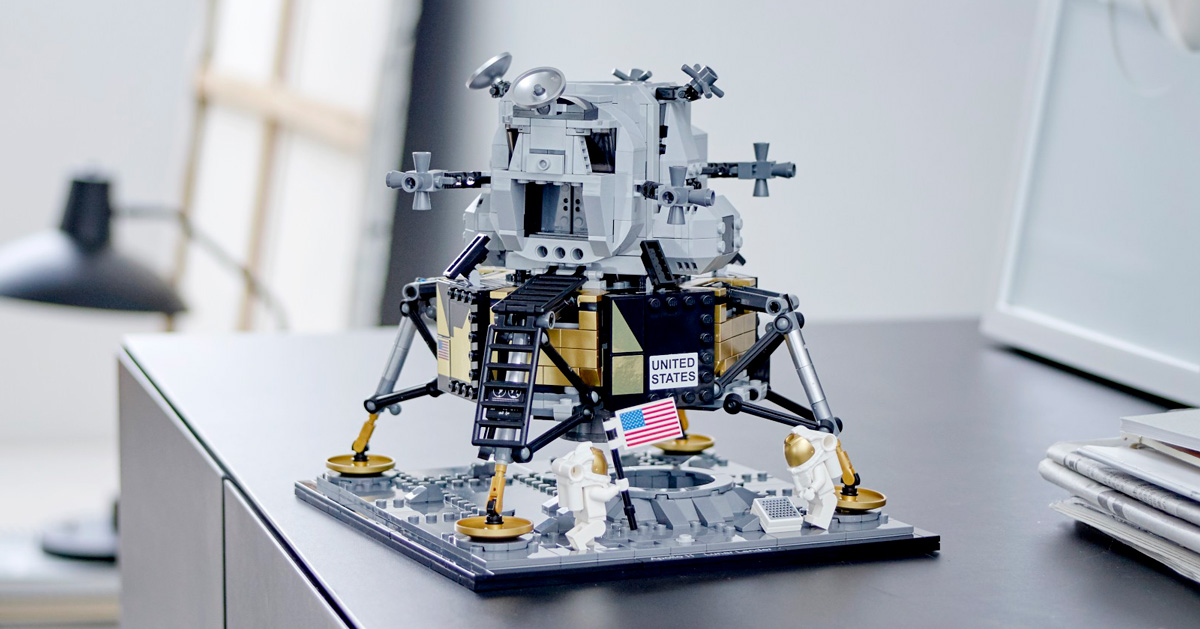 Forbindelse Colonial cigaret LEGO launches NASA apollo 11 lunar lander kit on 50th anniversary of moon  landing