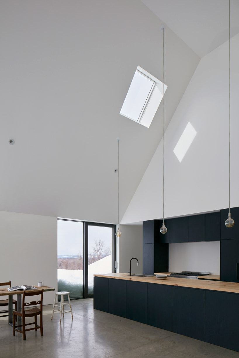 pelletier de fontenay forms three timber-clad volumes for 'hatley house' in canada designboom