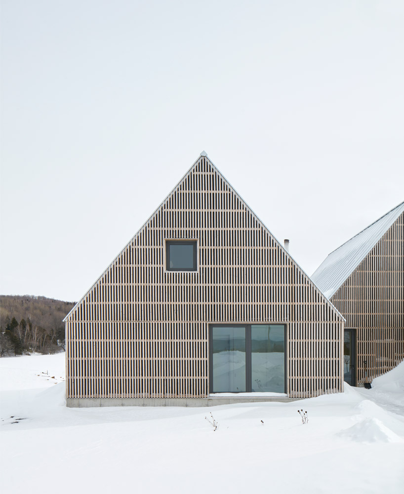 pelletier de fontenay forms three timber-clad volumes for 'hatley house' in canada designboom