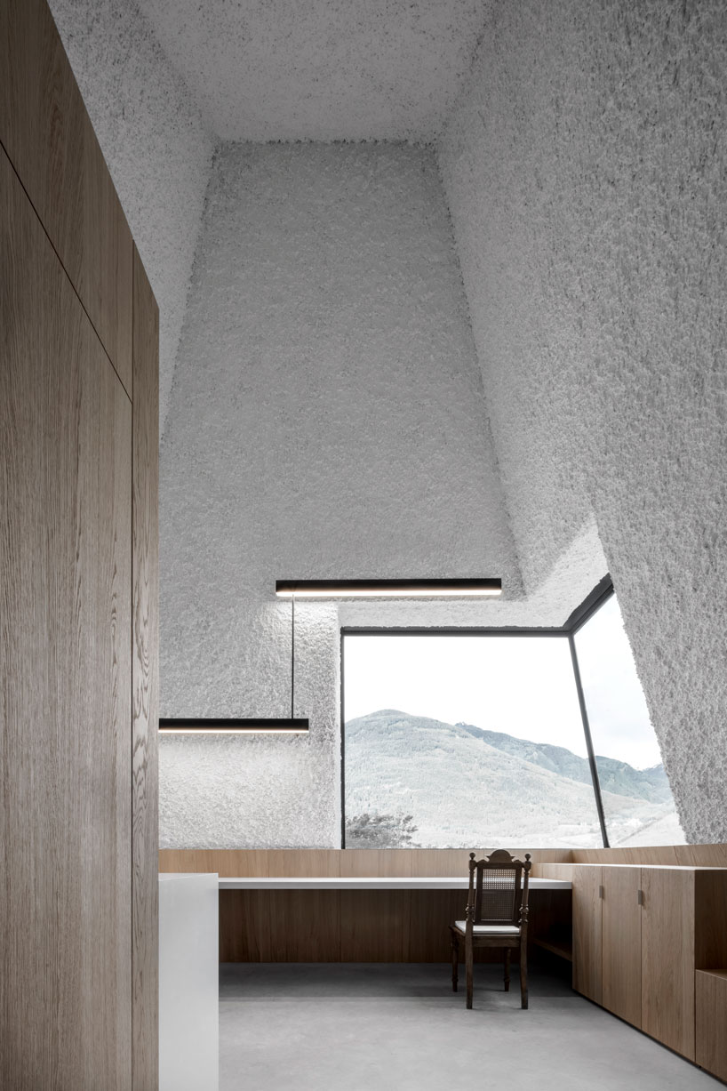 pacherhof wine cellar bergmeisterwolf