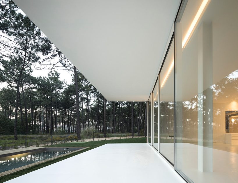 bica arquitectos finishes portuegese house with coat resembling the surrounding pine barks