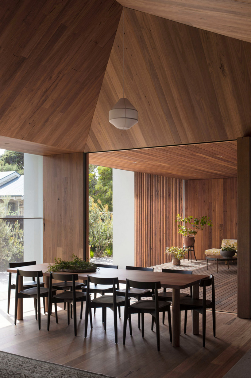 edition office builds monolithic residence of four interlinked pavilions in australia