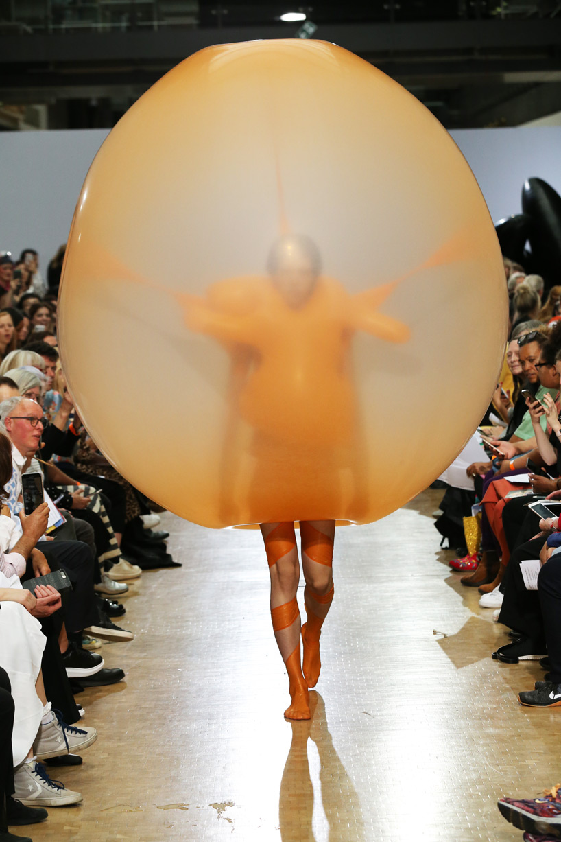 Balloon dress designer